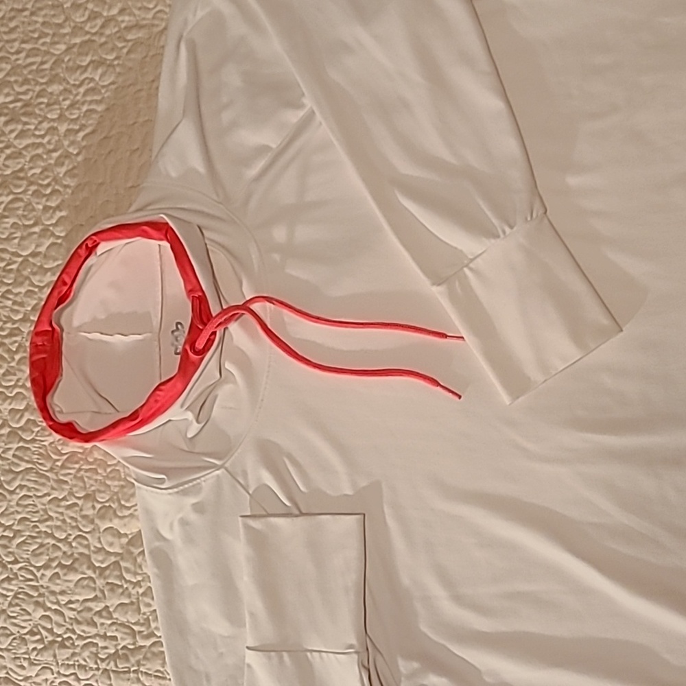 Maurices in motion athletic top size XXL whi/pink